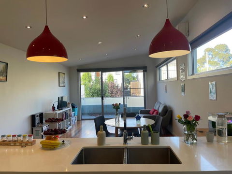 Room In Newport Modern Townhouse - Walk To Stunning Ocean View - Australia Accommodation 0