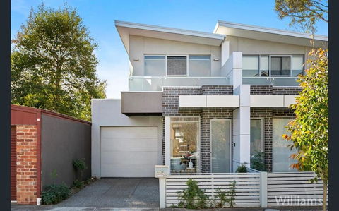 Room In Newport Modern Townhouse - Walk To Stunning Ocean View - Australia Accommodation 1