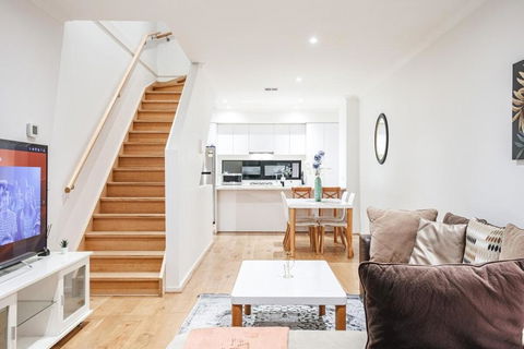Modern Living 2br Townhouse In Maidstoneoffice - Australia Accommodation 0