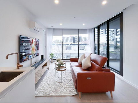 Modern Luxury 2B2B Sky Garden SmartTV - Australia Accommodation 0