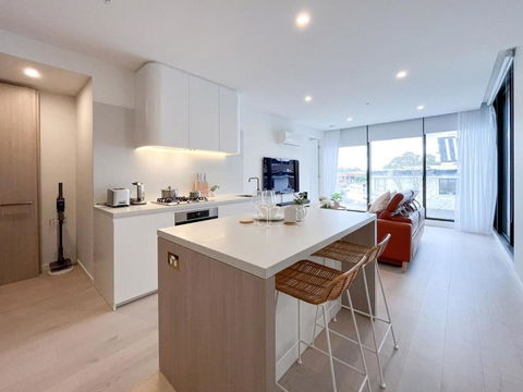 Modern Luxury 2B2B Sky Garden SmartTV - Australia Accommodation 2