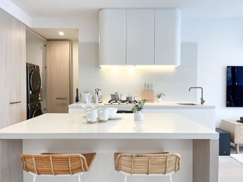 Modern Luxury 2B2B Sky Garden SmartTV - Australia Accommodation 3