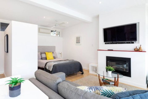 Modern Stylish Self-contained Studio Apartment - Australia Accommodation 0