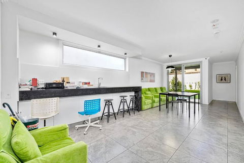 Modern Self-contained Studio At Crows Nest - Australia Accommodation 1