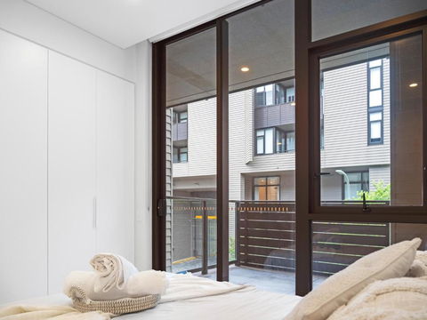 Modern Split Level 2Bed With Pool - Australia Accommodation 1