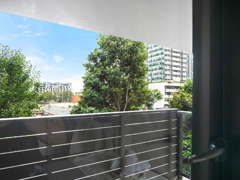 Modern Split Level 2Bed With Pool - Australia Accommodation 2