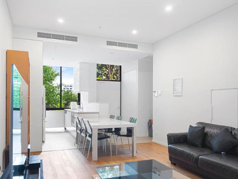 Modern Split Level 2Bed With Pool - Australia Accommodation 0