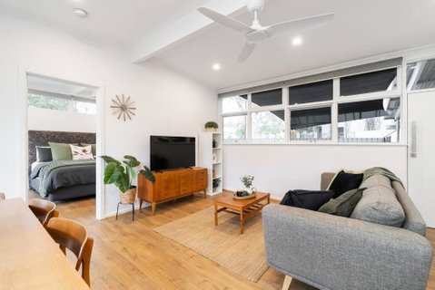 Modern Stylish Self-contained Apartment - Australia Accommodation 0