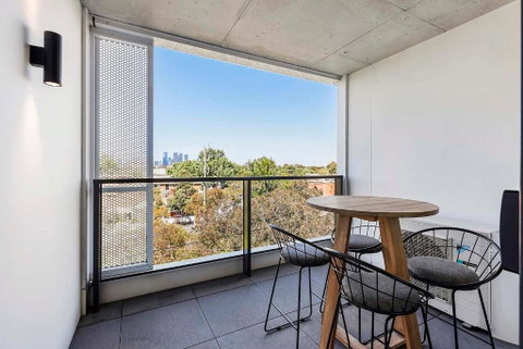 Modern Urban Retreat In Brunswick - Australia Accommodation 1