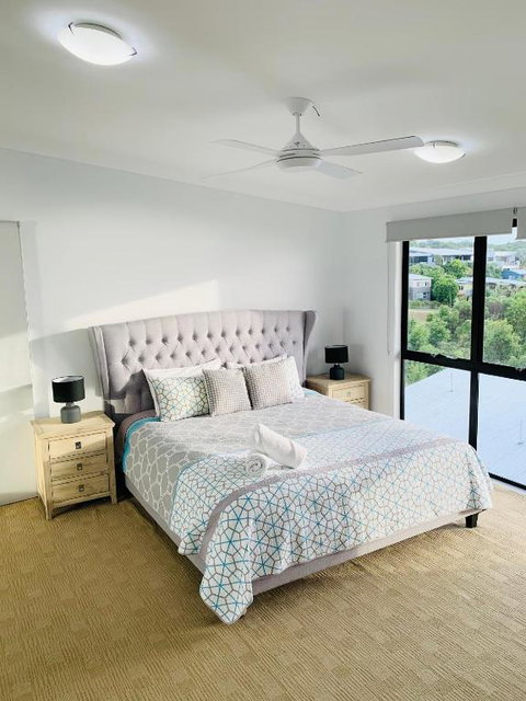 Moreton Magnificent Views - Australia Accommodation 2