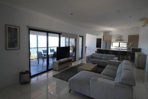 Moreton Magnificent Views - Australia Accommodation 3