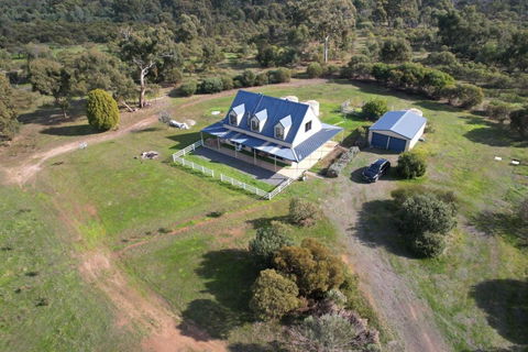 Morningside Farm House With Mountian Views... - Australia Accommodation 0