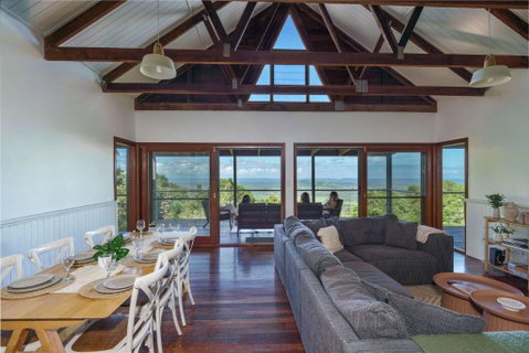 Mountain Retreat With Ocean Views And Fireplace - Australia Accommodation 2