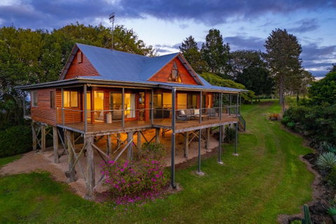 Mountain Retreat With Ocean Views And Fireplace - Australia Accommodation 3