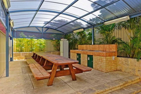 Mountway Holiday Apartments - Australia Accommodation 3