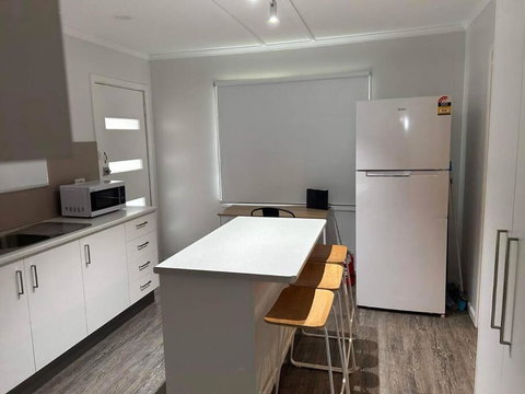 Mt Isa - Emerald Gem 3 Bedroom Home QUIET AREA - Australia Accommodation 2