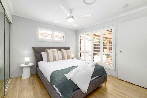 NEW 3BR Serene Creekside Retreat In Helensvale - Australia Accommodation 1
