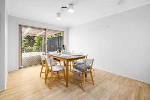 NEW 3BR Serene Creekside Retreat In Helensvale - Australia Accommodation 3