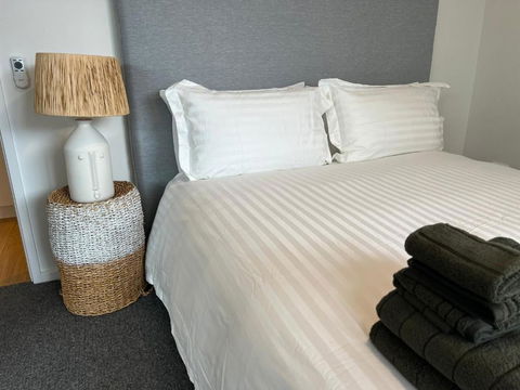 NEW BOUTIQUE 1bd Apt - Australia Accommodation 3