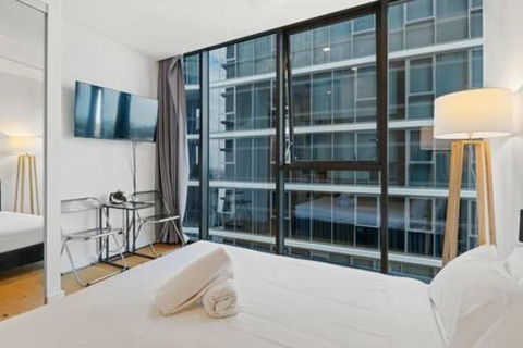 NEW Centrally Located High Level Studio Apartment - Australia Accommodation 2
