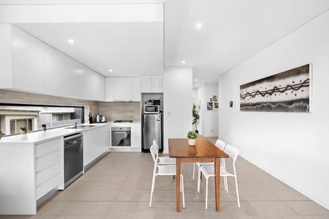 New Modern 2BR 2baths Apt In Homebush Sleeps 6 - Australia Accommodation 3