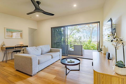 New - Our Treehouse Near Alex Beach - Australia Accommodation 0