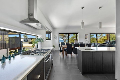 NEW - Sunrise Waters Holiday House - Australia Accommodation 1