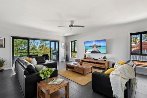 NEW - Sunrise Waters Holiday House - Australia Accommodation 2
