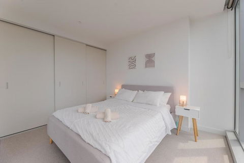 NEW Top Floor L70 CBD Luxury Apt - Australia Accommodation 2