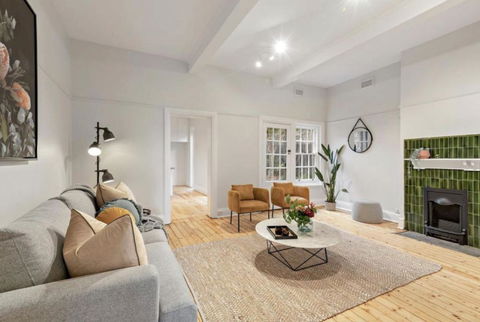 NEWLY RENOVATED LARGE 3.5 BDRM HOUSE! BEST OF MELB - Australia Accommodation 0