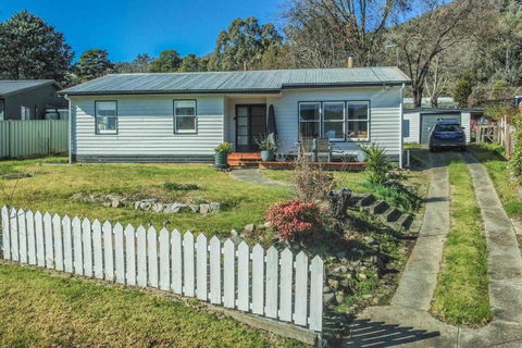 Mount Beauty 3BR Home - Australia Accommodation 0