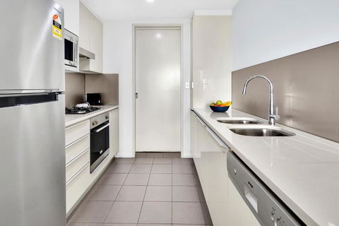 North Sydney Large Two Bedroom MIL2302 - Australia Accommodation 3