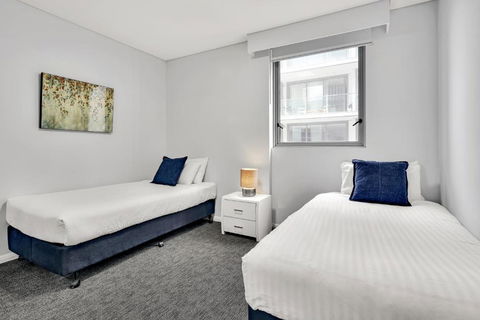 North Sydney Large Two Bedroom MIL2252402 - Australia Accommodation 3