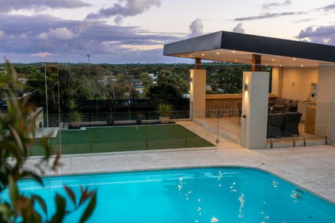 OASIS ON SUNSET - Tranquility Close To The Ocean - Australia Accommodation 1
