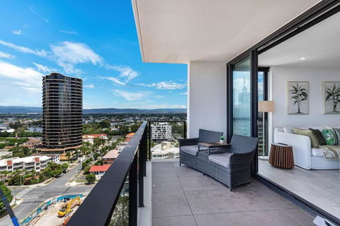 OPUS Apartment - Beach At Your Doorstep Short Walk To Light Rail - Australia Accommodation 1