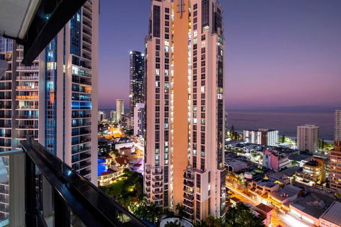 OCEAN VIEW APARTMENTS - Circle On Cavill - Self Contained & Privately Managed - Australia Accommodation 1