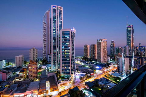 OCEAN VIEW APARTMENTS - Circle On Cavill - Self Contained & Privately Managed - Australia Accommodation 2