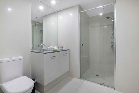 OCEAN VIEW APARTMENTS - Circle On Cavill - Self Contained & Privately Managed - Australia Accommodation 3