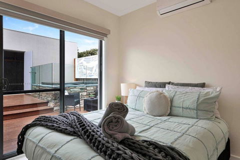 OG Spa Retreat- 3 Bedroom, Spa, Central, Aircon - Australia Accommodation 1