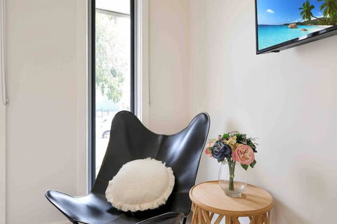 OG Spa Retreat- 3 Bedroom, Spa, Central, Aircon - Australia Accommodation 3