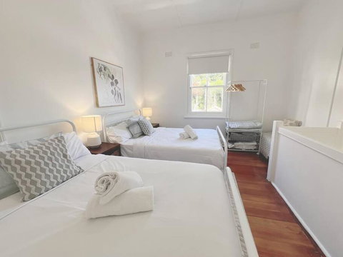 One Bedroom Loft Close To Ashfield Station - Australia Accommodation 1