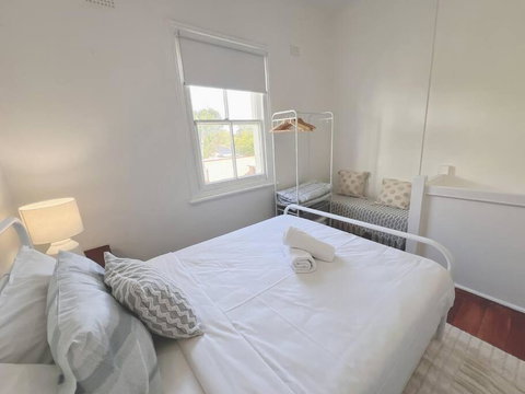 One Bedroom Loft Close To Ashfield Station - Australia Accommodation 2