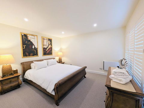 ONE Luxury Apartment - Australia Accommodation 2