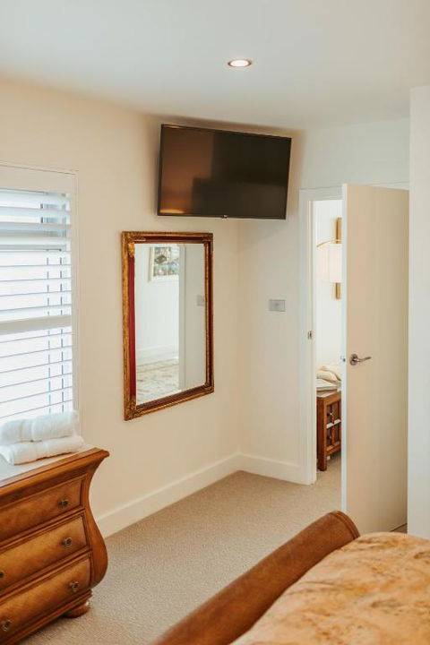ONE Luxury Apartment - Australia Accommodation 3