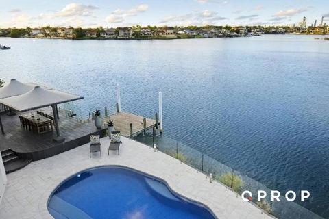 Opulent Waterfront Home - Australia Accommodation 1