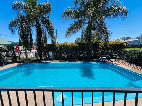 OVERLANDER MOTOR LODGE - Australia Accommodation 0