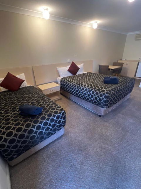 OVERLANDER MOTOR LODGE - Australia Accommodation 2