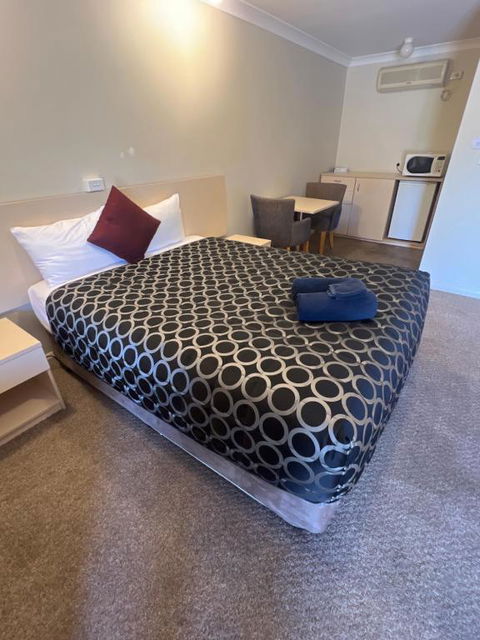 OVERLANDER MOTOR LODGE - Australia Accommodation 1