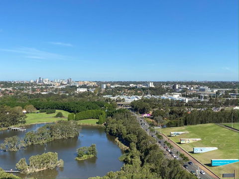 Parkside & City View In Sydney Olympic Park - Australia Accommodation 1
