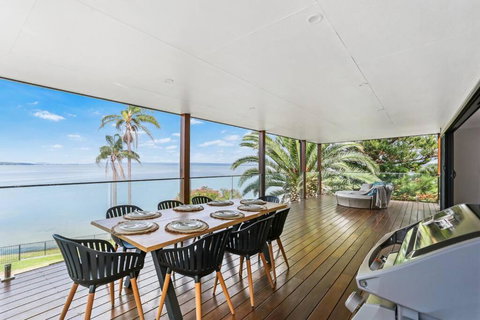 Panoramic Lakefront 6 BDRM Villa - Australia Accommodation 2